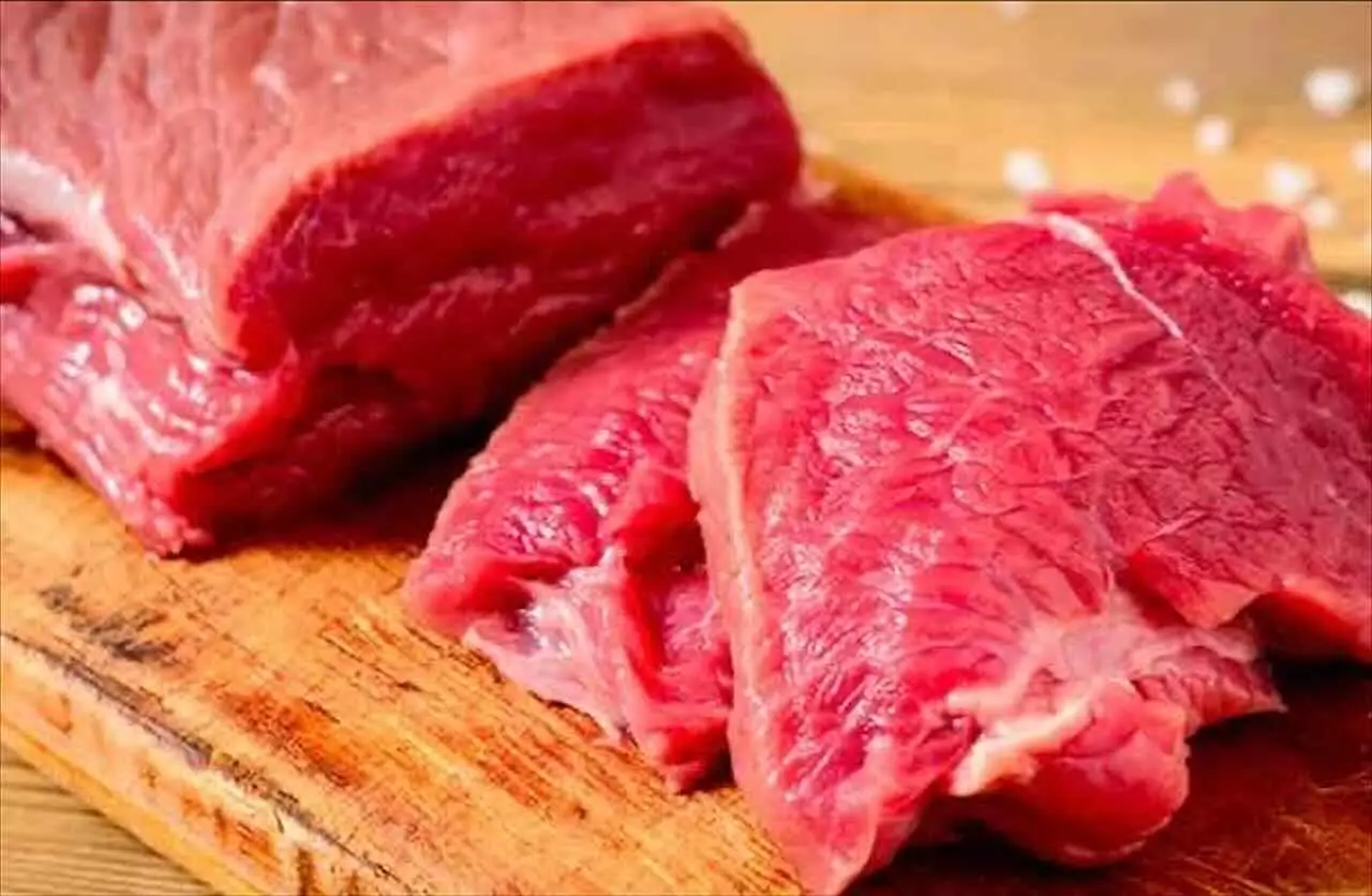 Carne avariata lavata con candeggina: ecco cosa potrebbe succedere