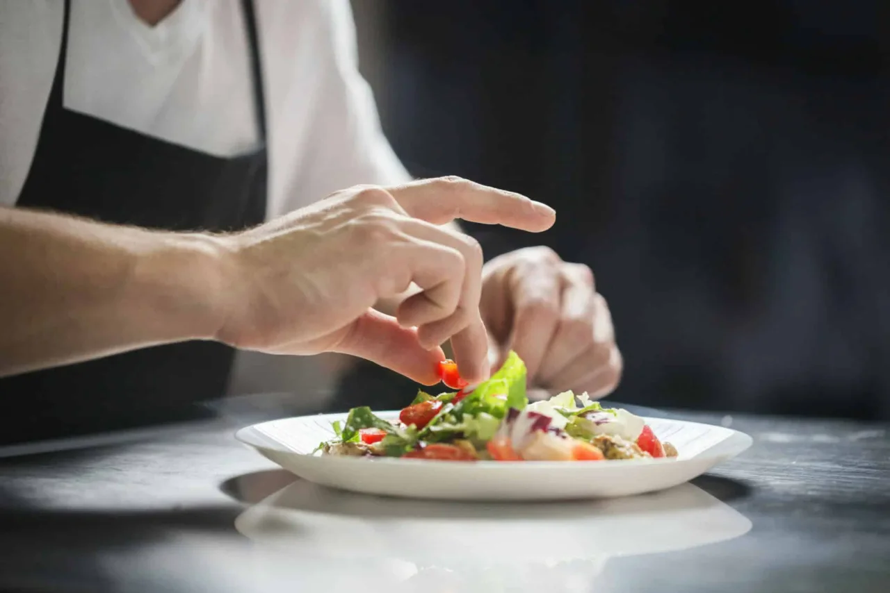Ristorante chiuso dalle forze dell'odine: il proprietario rischia grosso per un acquisto da 50.000 euro Immagine selezionata