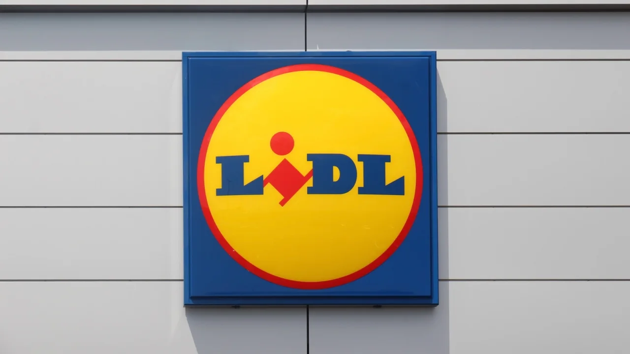 Lidl lancia la nuova tavola da giardino: stile accattivante e funzionalità per vivere le serate all’aperto Immagine selezionata