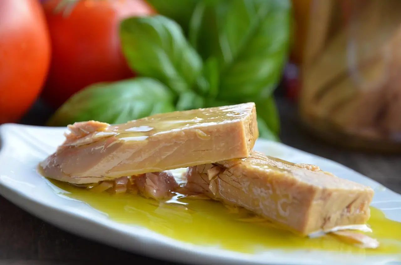 Tonno in scatola, attenzione: quante lattine si possono consumare senza pericoli