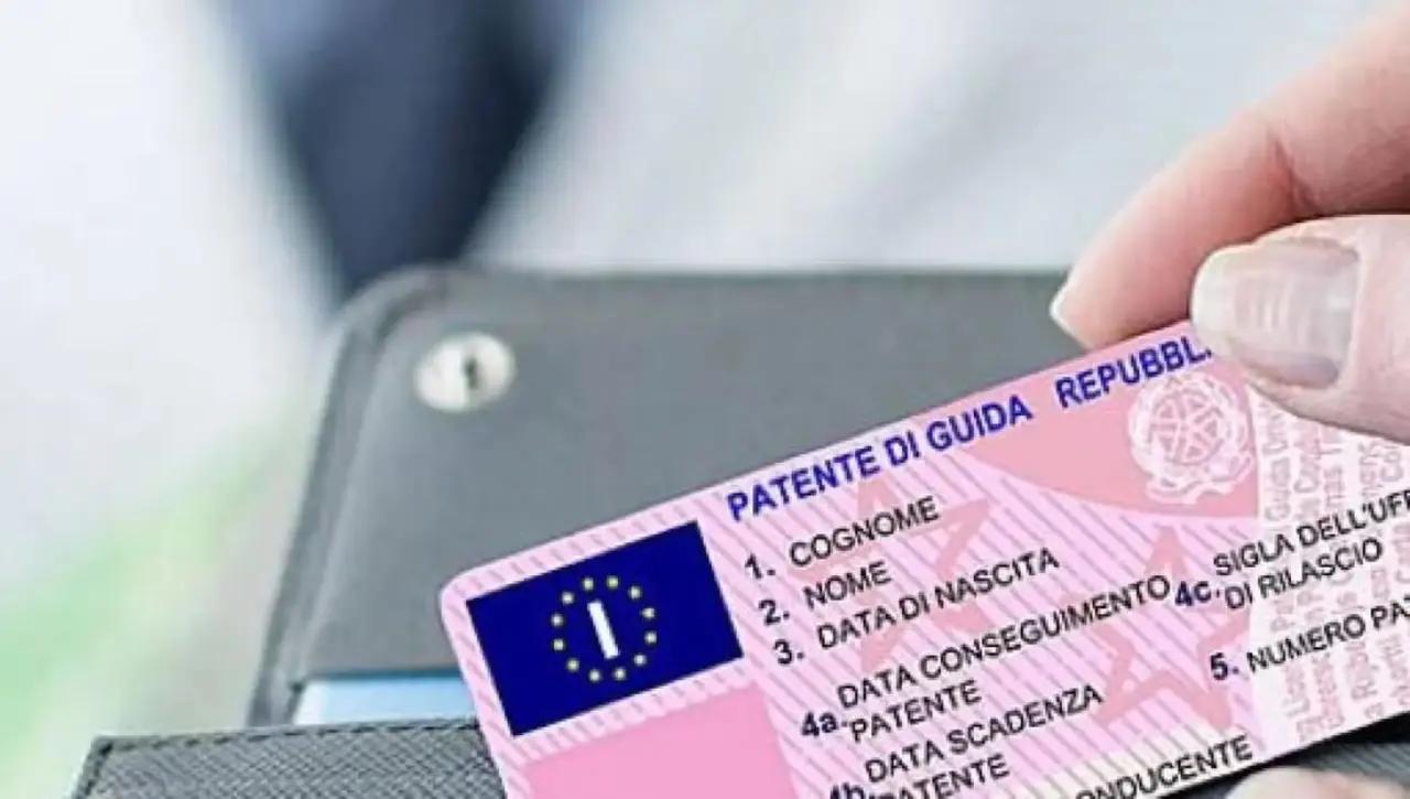 Patente senior: ecco l’età limite decisa dall’Europa. Tu sei tra quelli che rischiano? Immagine selezionata